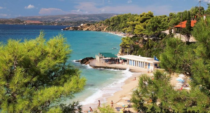 Nοικίασαμε τον Πλατύ Γιαλό, δηλαδή το …σπίτι μας!
