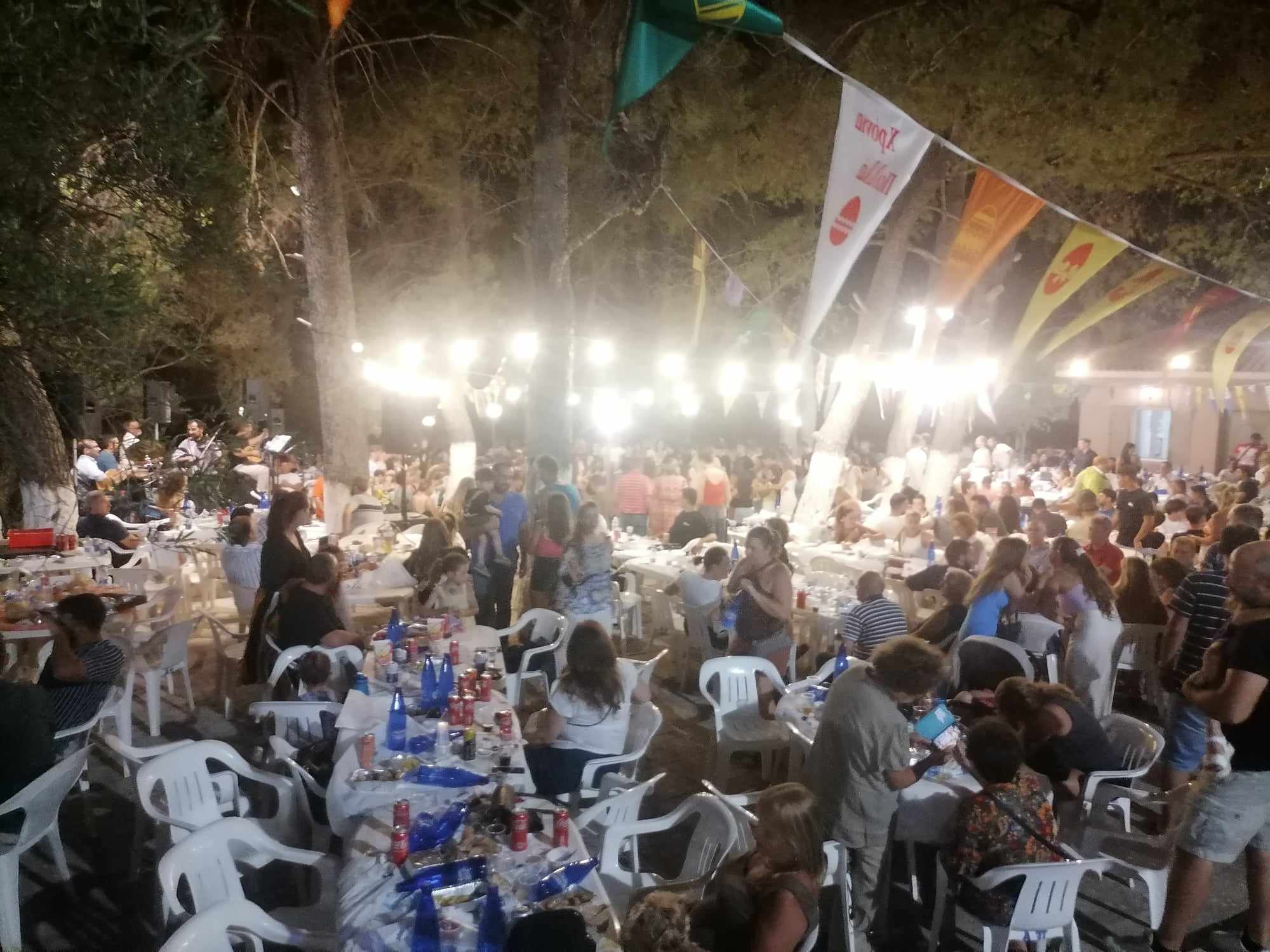 Ο κακός χαμός έγινε στην παραδοσιακή Κεφαλονίτικη βραδιά στα Φαρακλάτα [εικόνες]