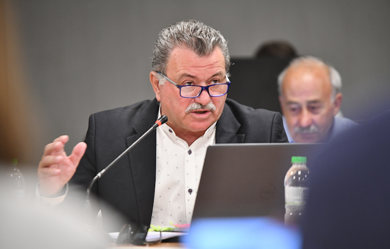 Ο Θόδωρος «τα χώνει» σε Θεόφιλο και ΠΙΝ και θυμίζει τα «Βεργώτεια»