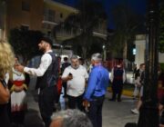 Οι Κρητικάτσι ξεσήκωσαν το Αργοστόλι….