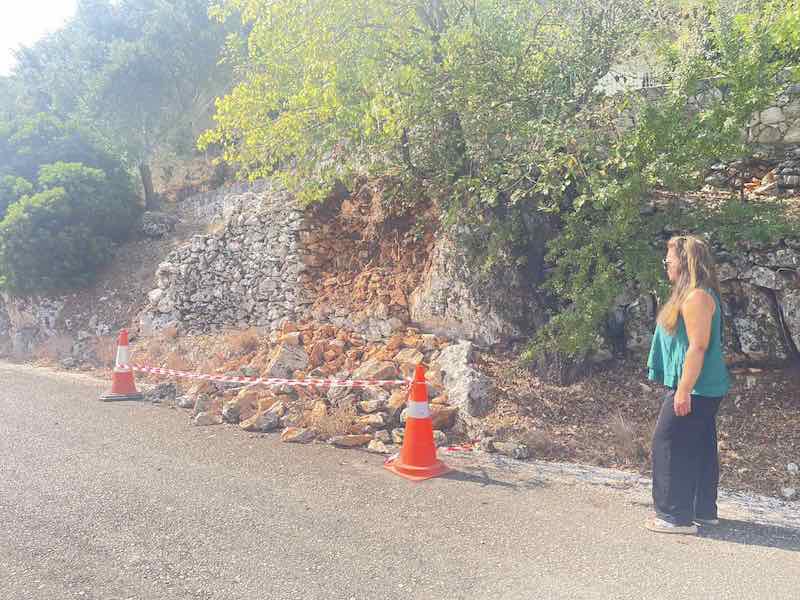 Προσοχή: Επικίνδυνο το επαρχιακού οδικού δικτύου στο Περαχώρι Ιθάκης [εικόνες]