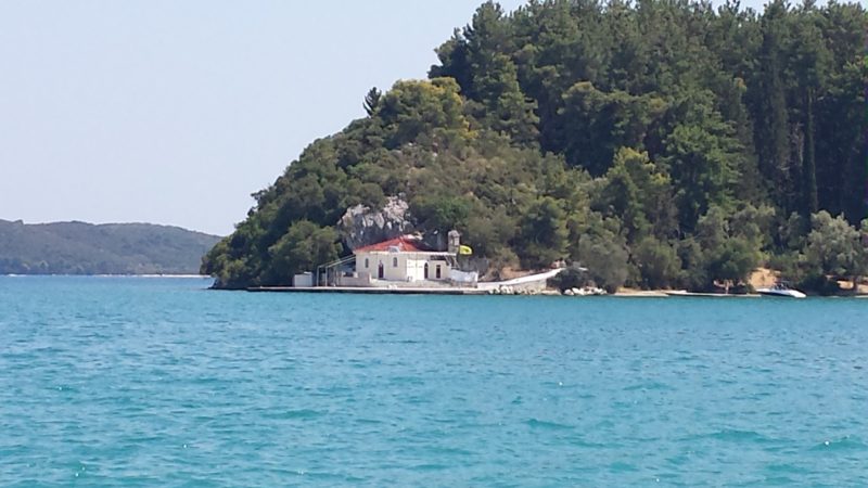 Θρίλερ στη Λευκάδα με τουρίστρια που έπεσε σε γκρεμό – Οργανώθηκε επιχείρηση διάσωσης