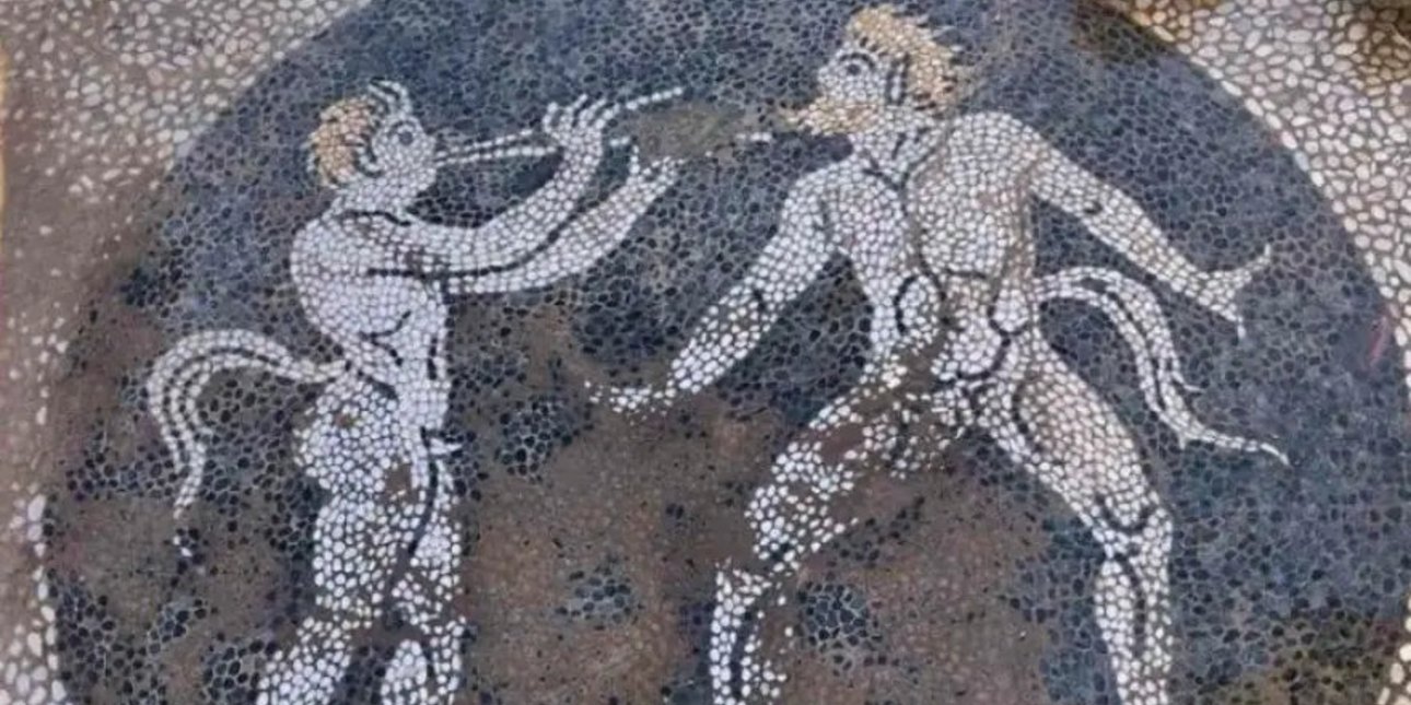 ΥΠΠΟ: Αποκάλυψη βοτσαλωτού ψηφιδωτού δαπέδου με παράσταση Σατύρων στην Ερέτρια