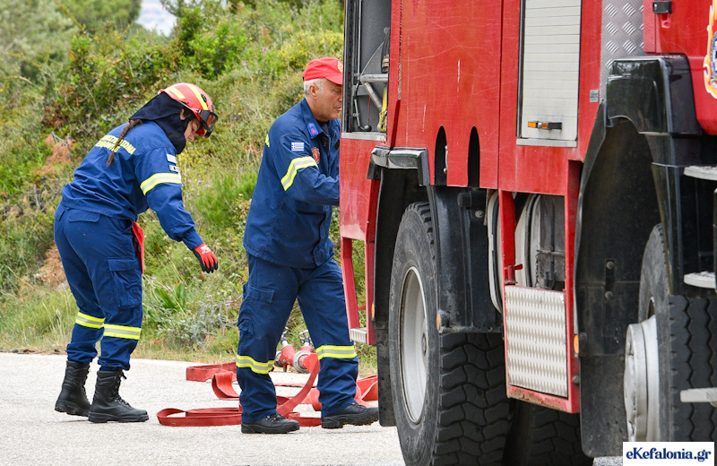 Χωρίς ενεργά μέτωπα οι φωτιές σε Ζόλα και Ελειό