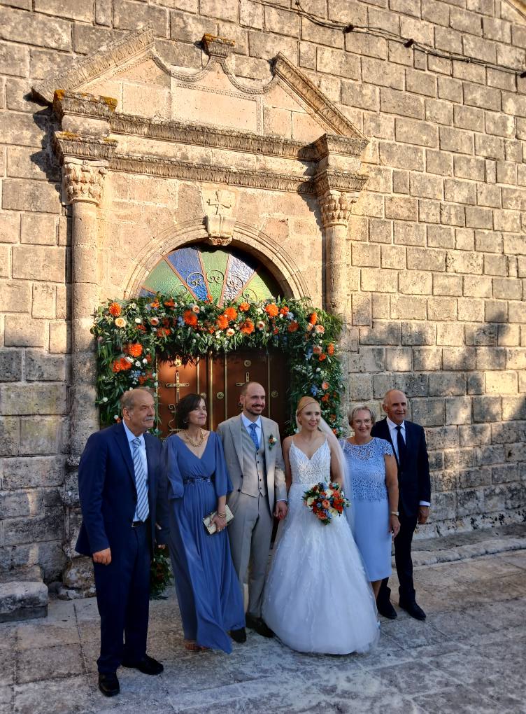 Ένας όμορφος γάμος στο Κάστρο Αγίου Γεωργίου  Να ζήσουν ο Γεράσιμος και η Καρολάιν