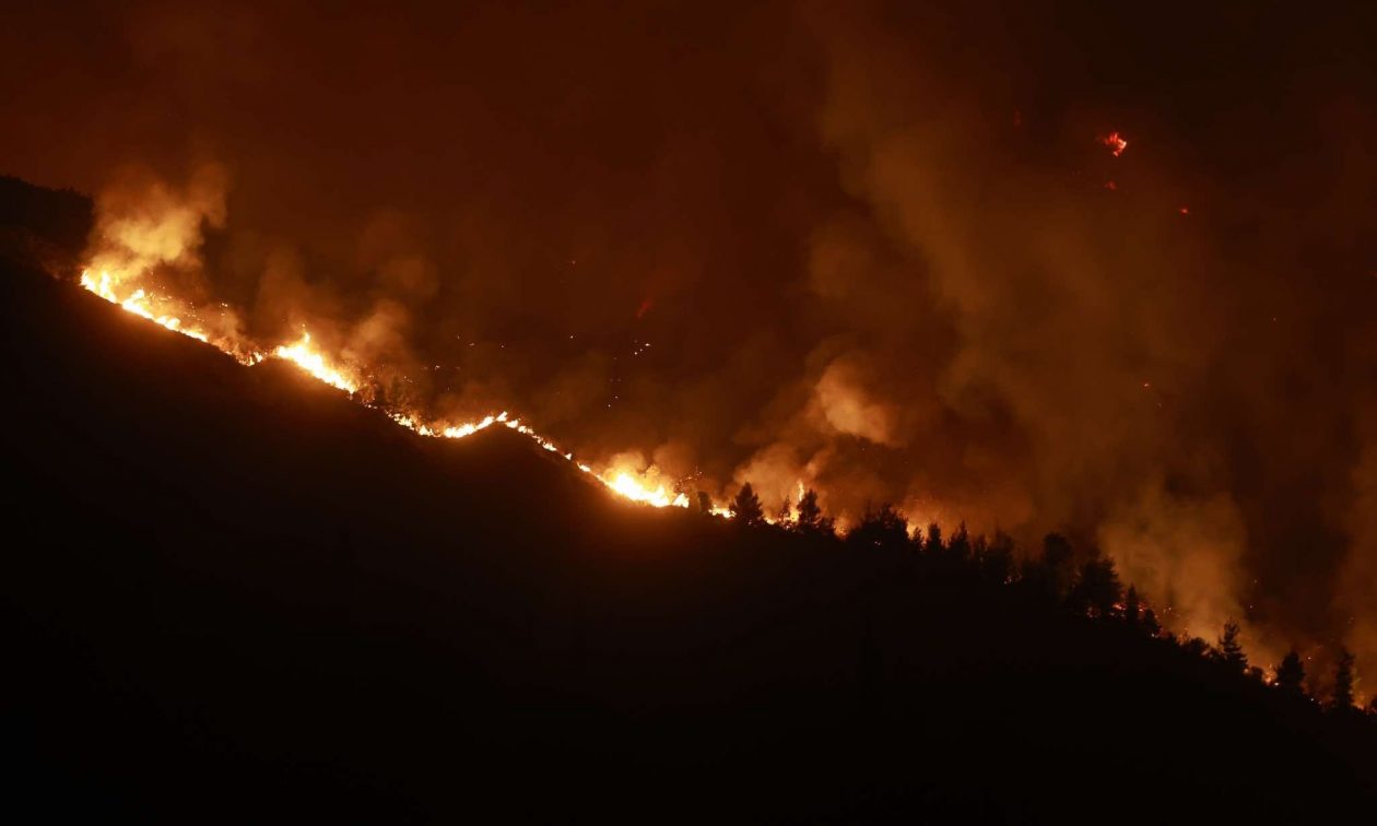 Φωτιά στο Ξυλόκαστρο: Κλειστός ο αυτοκινητόδρομος Κορίνθου – Πατρών, πού εκτρέπεται η κυκλοφορία