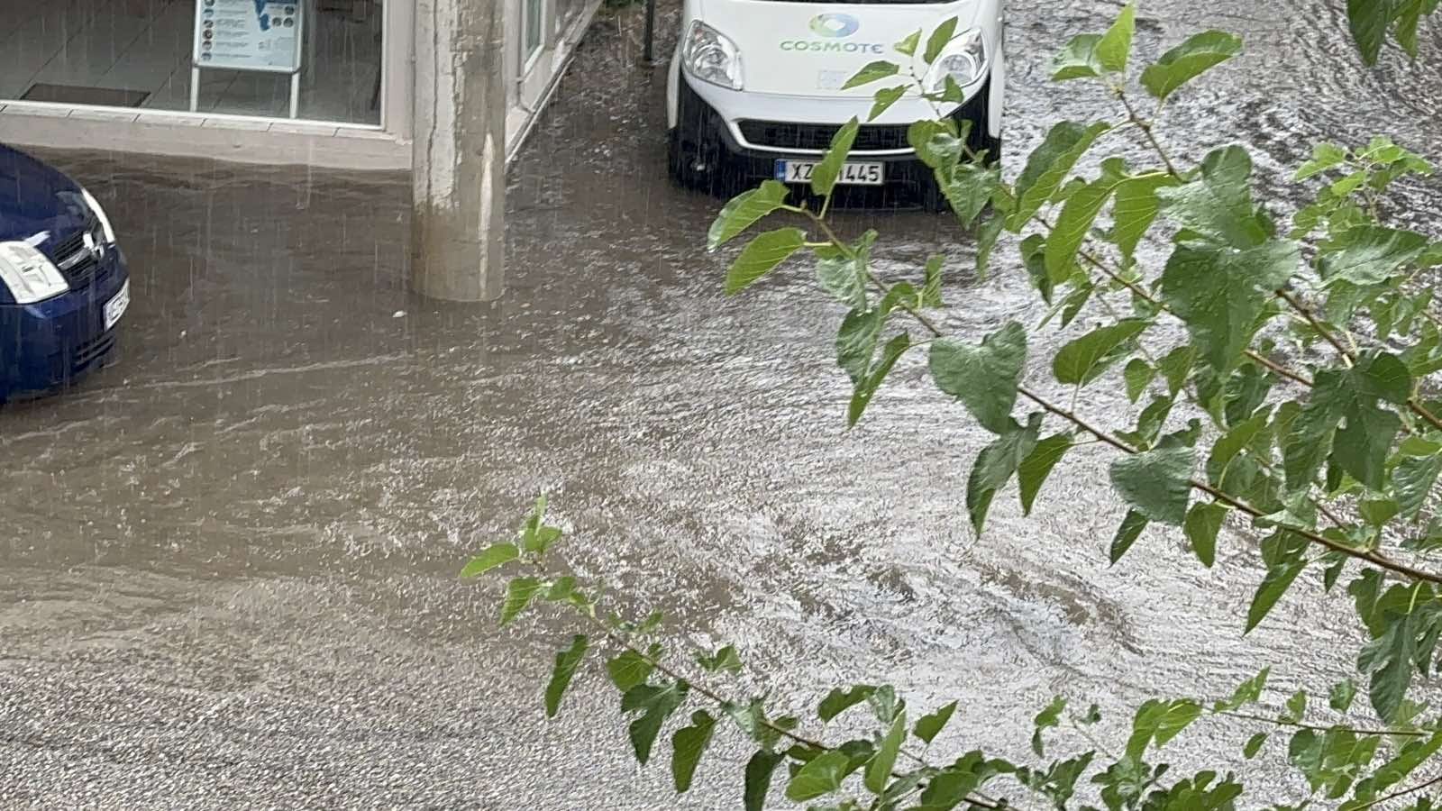 Για ακόμη μία φορά πλημμύρισε το κέντρο του Αργοστολίου [εικόνες +βίντεο]