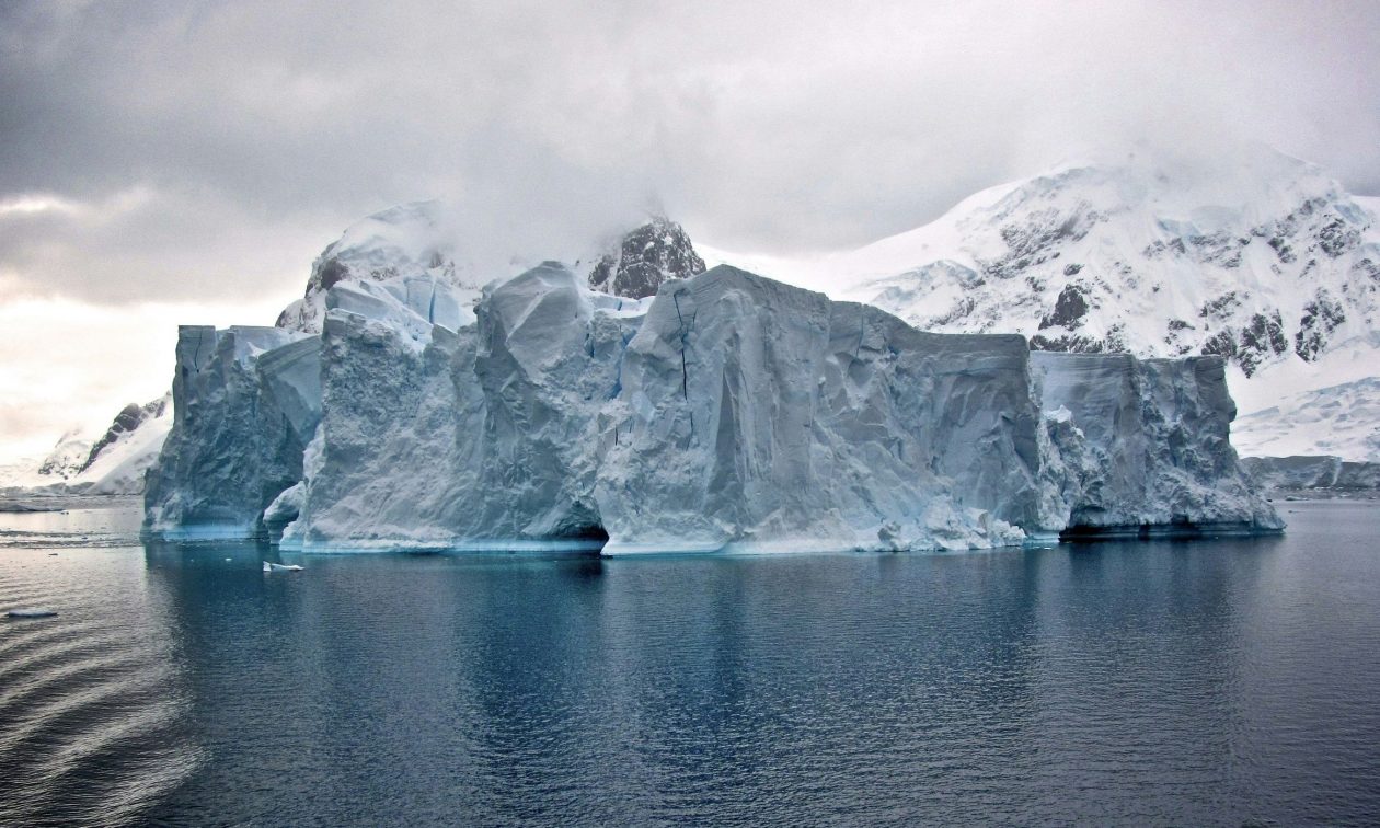 Σκληρή αλήθεια στην Ανταρκτική: Στα πρόθυρα τήξης ρεκόρ ο θαλάσσιος πάγος
