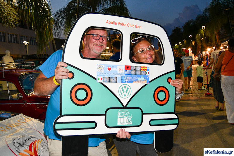 Το Αργοστόλι “πλημμύρισε” με θρυλικούς “σκαραβαίους” – Κορυφώνεται το 10ο Ιόνιο Φεστιβάλ Κλασικών Volkswagen [εικόνες]