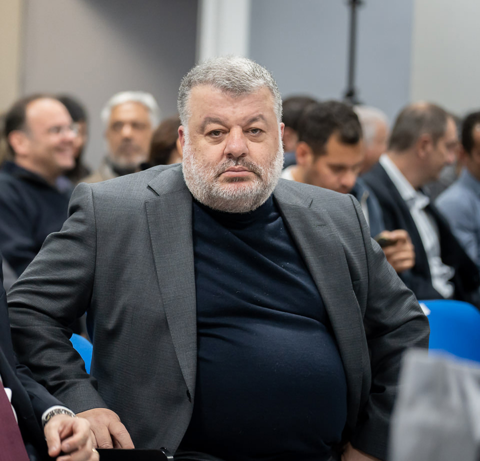 Άλλη μία ΝΤΡΟΠΗ για τον Θεόφιλο!