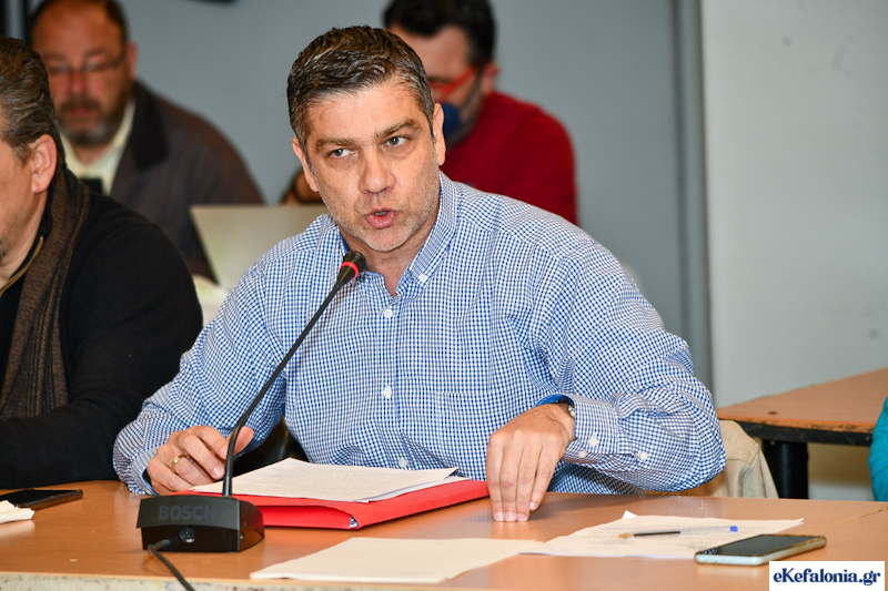 Αντιφάσεις Μιχαλάτου: Ο Δήμαρχος Αργοστολίου επιβεβαιώνει τις ελλείψεις στα σχολεία