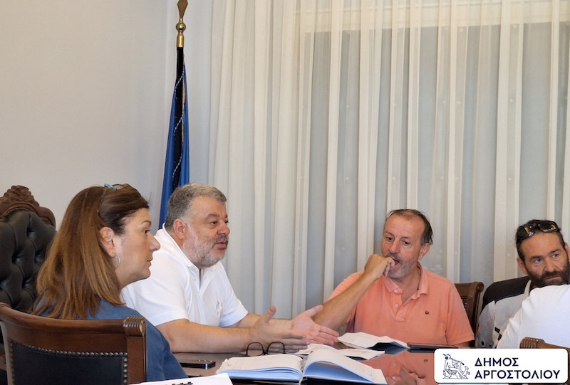 Δήμος Αργοστολίου: Συζήτηση με τους επαγγελματίες του Κατελειού για την ανάπλαση της παραλιακής ζώνης [εικόνες]