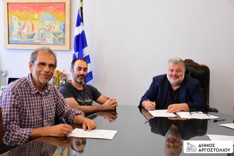 Δήμος Αργοστολίου: «Τις συμβάσεις δύο νέων έργων ύψους 4 εκ € υπέγραψε ο Θεόφιλος Μιχαλάτος»