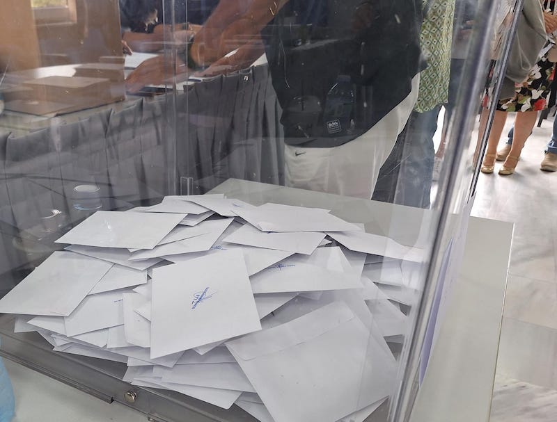 Εκλογές ΠΑΣΟΚ: Έβαλαν και δεύτερη κάλπη στο Αργοστόλι  Πάνω από 200 άτομα ψήφισαν έως τις 12 [εικόνες]