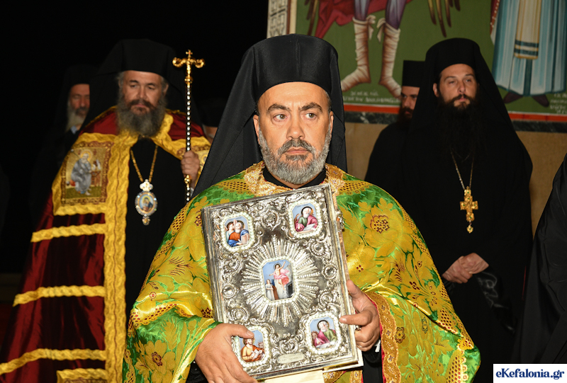 Λαμπρή εορτή στα Ομαλά: Πολυαρχιερατικός Εσπερινός στον Άγιο Γεράσιμο παρουσία πλήθους πιστών [εικόνες +βίντεο]