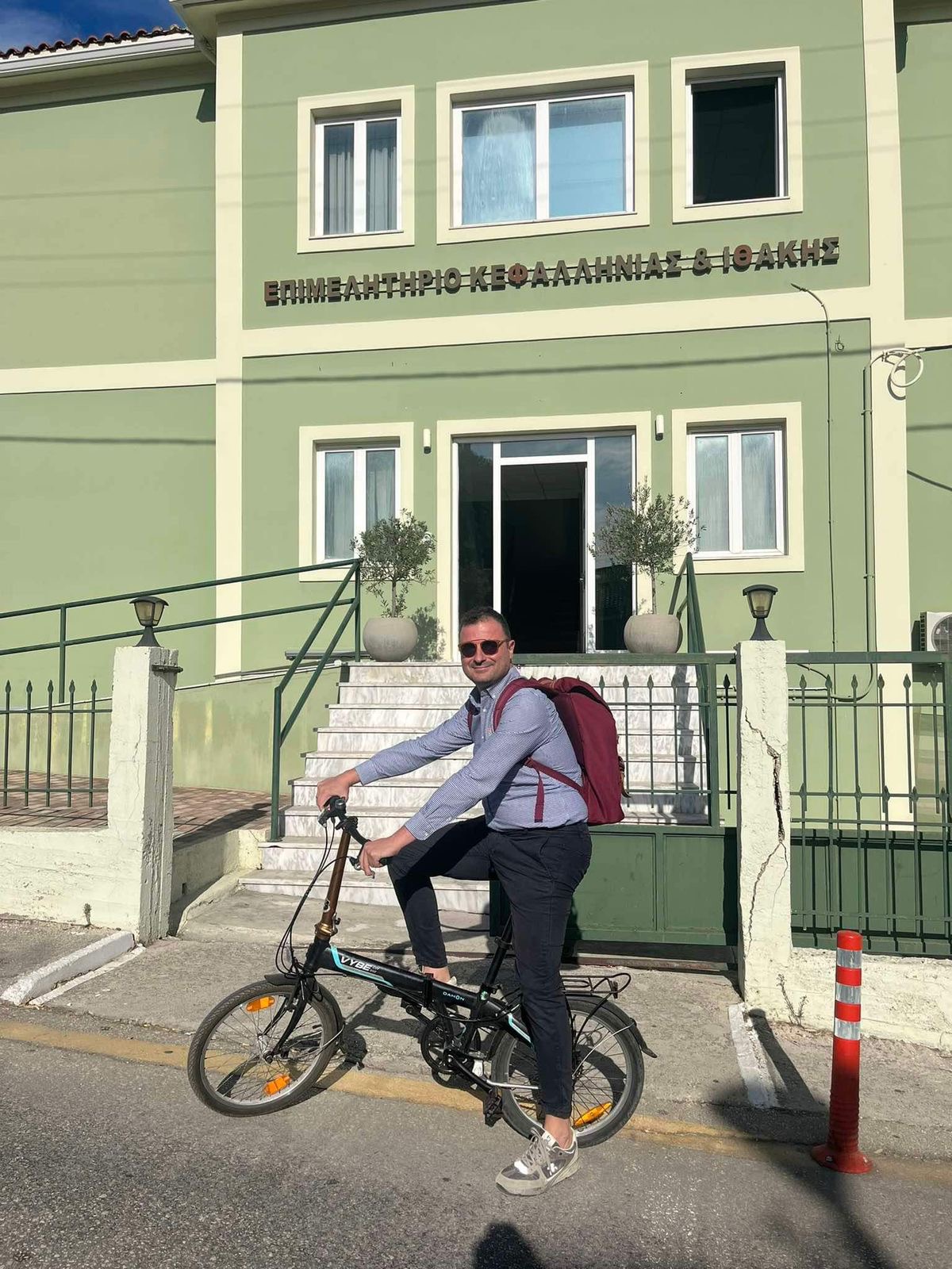 Με ποδήλατο στο Επιμελητήριο: Ο Τάσος Καλογηράτος καταθέτει την υποψηφιότητά του με το συνδυασμό “Επιχειρούμε Μαζί”