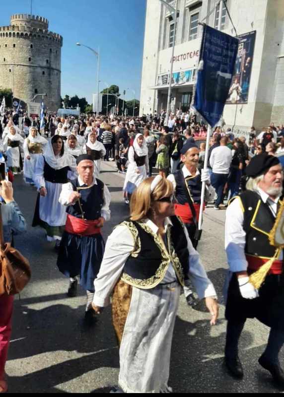 Ο Πολιτιστικός Σύλλογος Φαρακλάτων στη μεγάλη στρατιωτική παρέλαση της Θεσσαλονίκης [εικόνες]