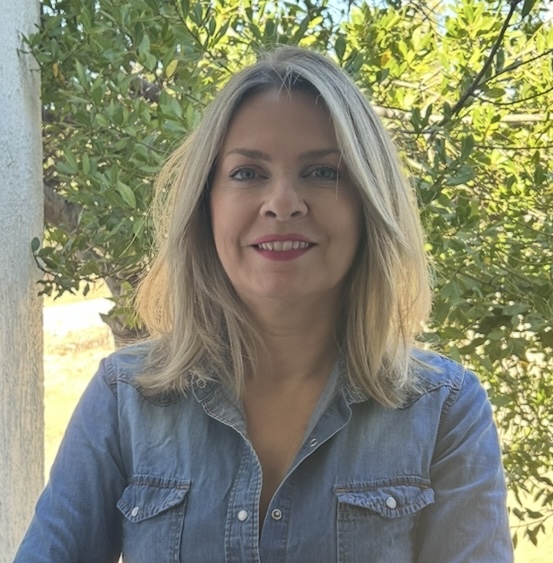 Ποια είναι η Μαρία Μανέτου που κατεβαίνει με το ψηφοδέλτιο Καλογηράτου στο Επιμελητήριο