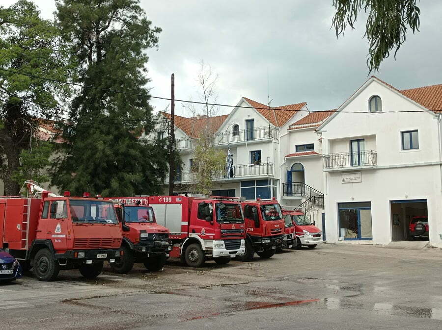 Συνάντηση για την κατασκευή νέου κτηρίου της Πυροσβεστικής Καστοριάς στην Κεφαλονιά τα αφήνουμε στον δρόμο να Σαπίζουν