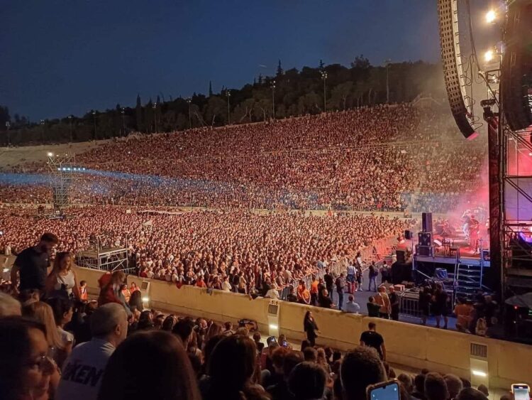 Συναυλία για τα Τέμπη στο Καλλιμάρμαρο: Μέγα πλήθος και μέγα πάθος και οργή