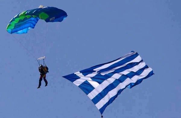 ΒΑΛΤΕ ΟΛΟΙ ΤΗΝ ΕΛΛΗΝΙΚΗ ΣΗΜΑΙΑ ΣΤΟ ΜΠΑΛΚΟΝΙ ΣΑΣ