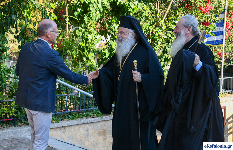 Ιστορική ονοματοδοσία αίθουσας από τον Αρχιεπίσκοπο Κύπρου στο 3ο Γυμνάσιο Αργοστολίου [εικόνες]