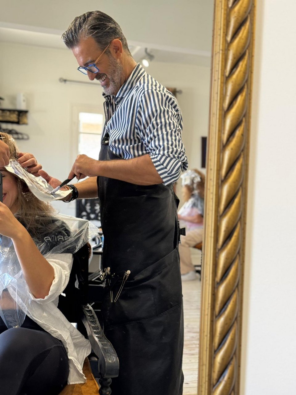 O Hair Stylist των επωνύμων που άφησε την Αθήνα για την Ιθάκη -Η ζωή στο νησί για τον Τηλέμαχο Κωστόπουλο