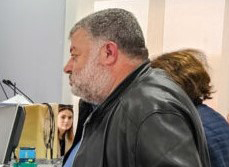 Θεόφιλε Μιχαλάτε… «Το ξύπνιο πουλί και απ’ τα δυό πόδια πιάνεται»