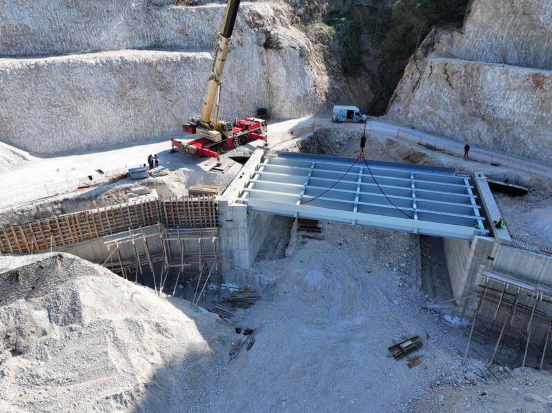 Ξεκίνησαν οι εργασίες τοποθέτησης της Γέφυρας του Χειμωνικού -Βίντεο από ψηλά