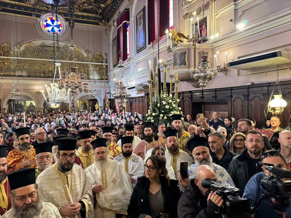 Άγιος Σπυρίδωνας: Βγήκε το ιερό σκήνωμα -Ξεκίνησαν οι εορτασμοί στην Κέρκυρα, λαοθάλασσα πιστών [εικόνες]