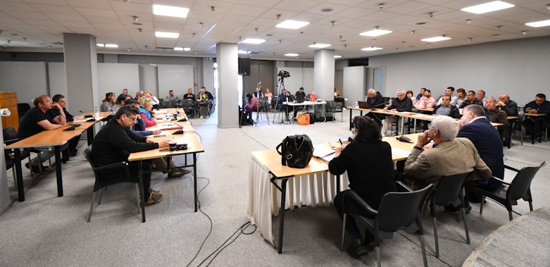  Αποχή από τις επικείμενες συνεδριάσεις του Δημοτικού Συμβουλίου.
