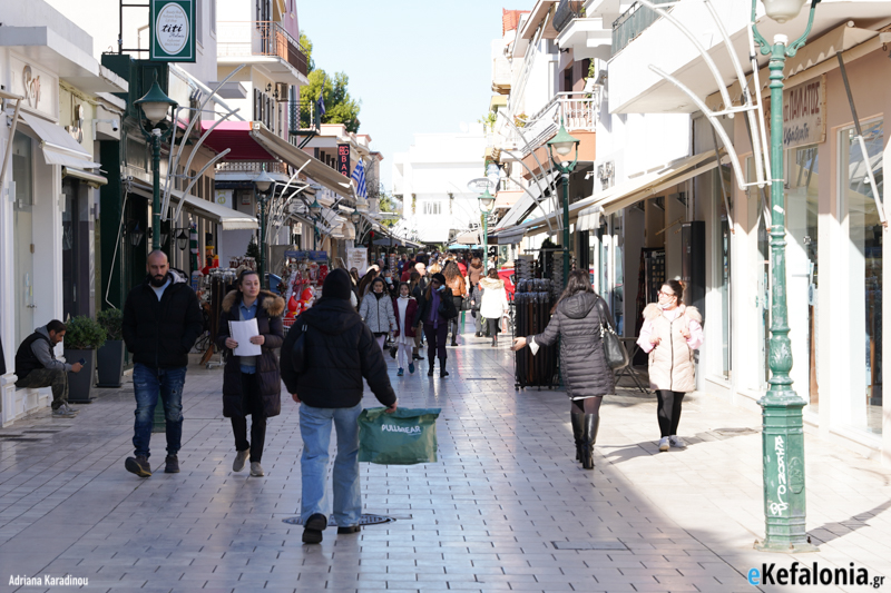 Εορταστικό Ωράριο: Μέχρι τι ώρα είναι ανοιχτά τα καταστήματα σήμερα στο Αργοστόλι