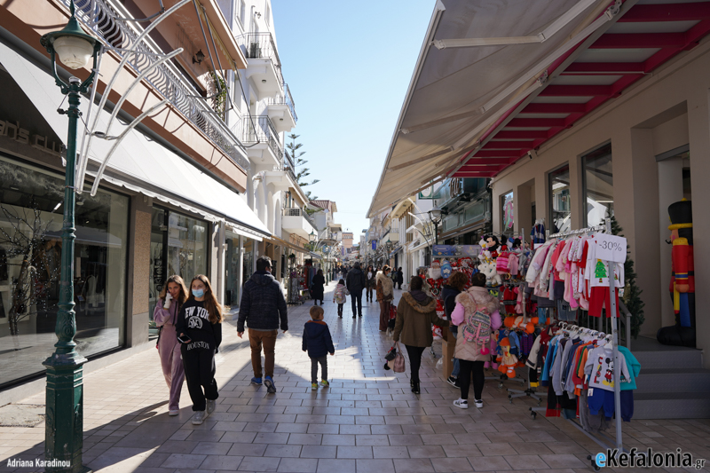 Εορταστικό ωράριο –Πώς λειτουργούν σήμερα τελευταία Κυριακή του έτους τα εμπορικά καταστήματα
