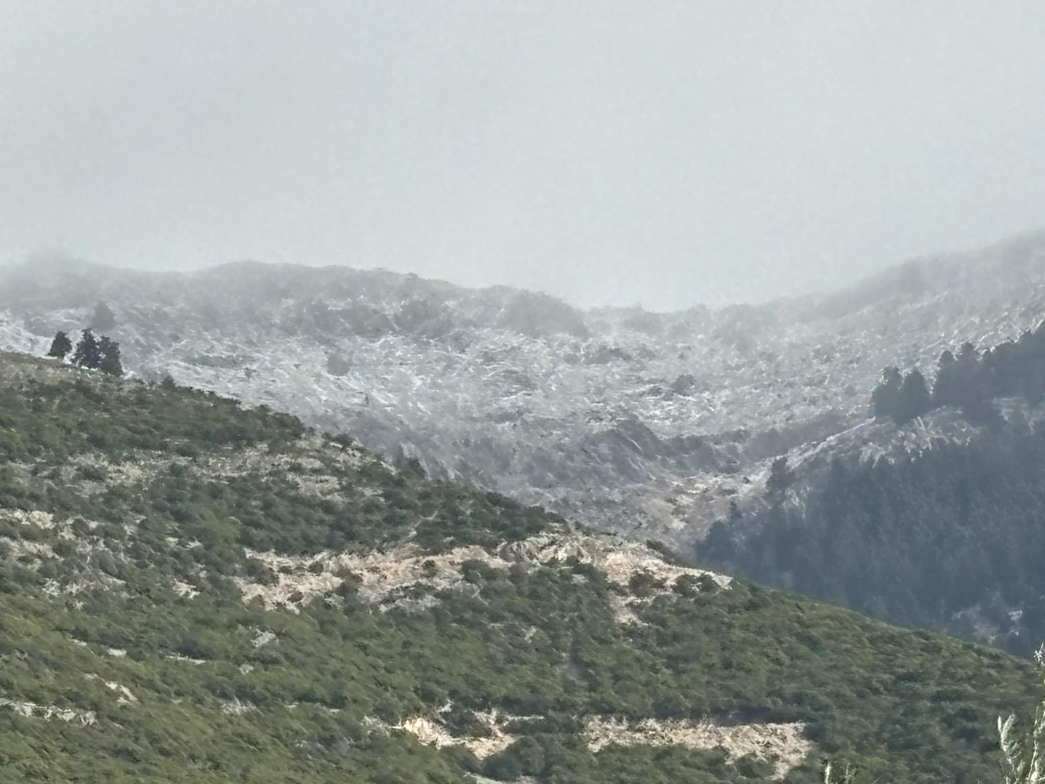 Η πρώτη πασπάλα χιονιού για τον φετινό χειμώνα έπεσε στον Αίνο [εικόνες +βίντεο]