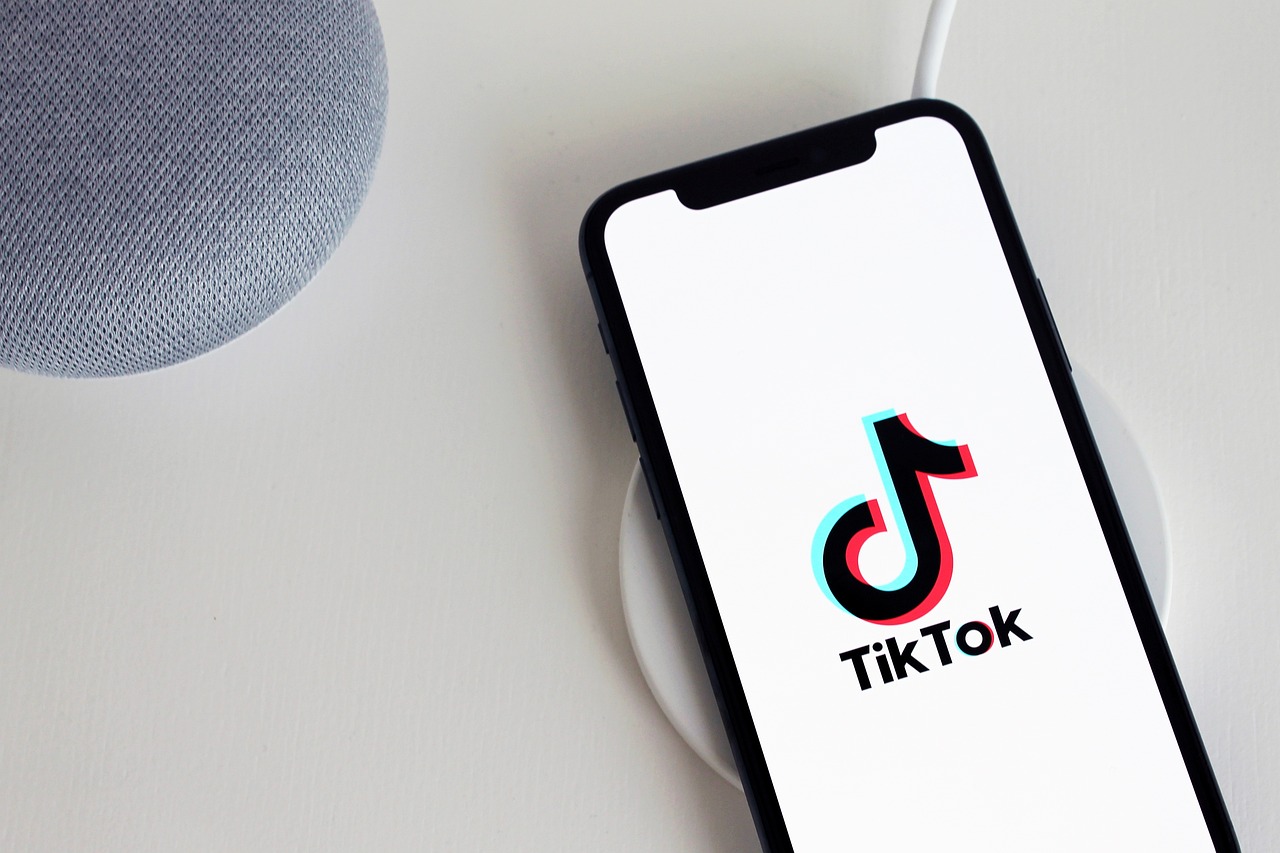 Ανοίγει ξανά το TikTok στις ΗΠΑ μετά την παρέμβαση Τραμπ