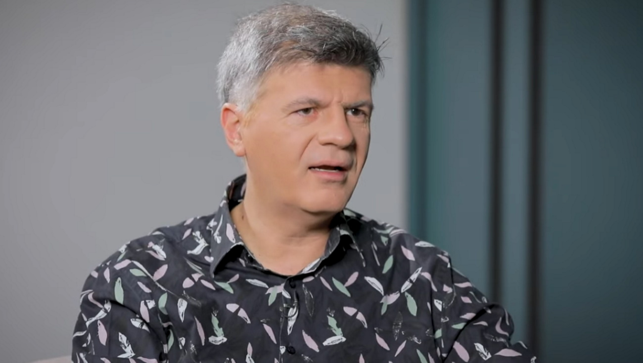 Χείμαρρος ο Δεληβοριάς: «Ούτε υπήρχε Face Control ούτε πολιτικοποιήθηκε η αλλαγή του χρόνου στο Σύνταγμα»