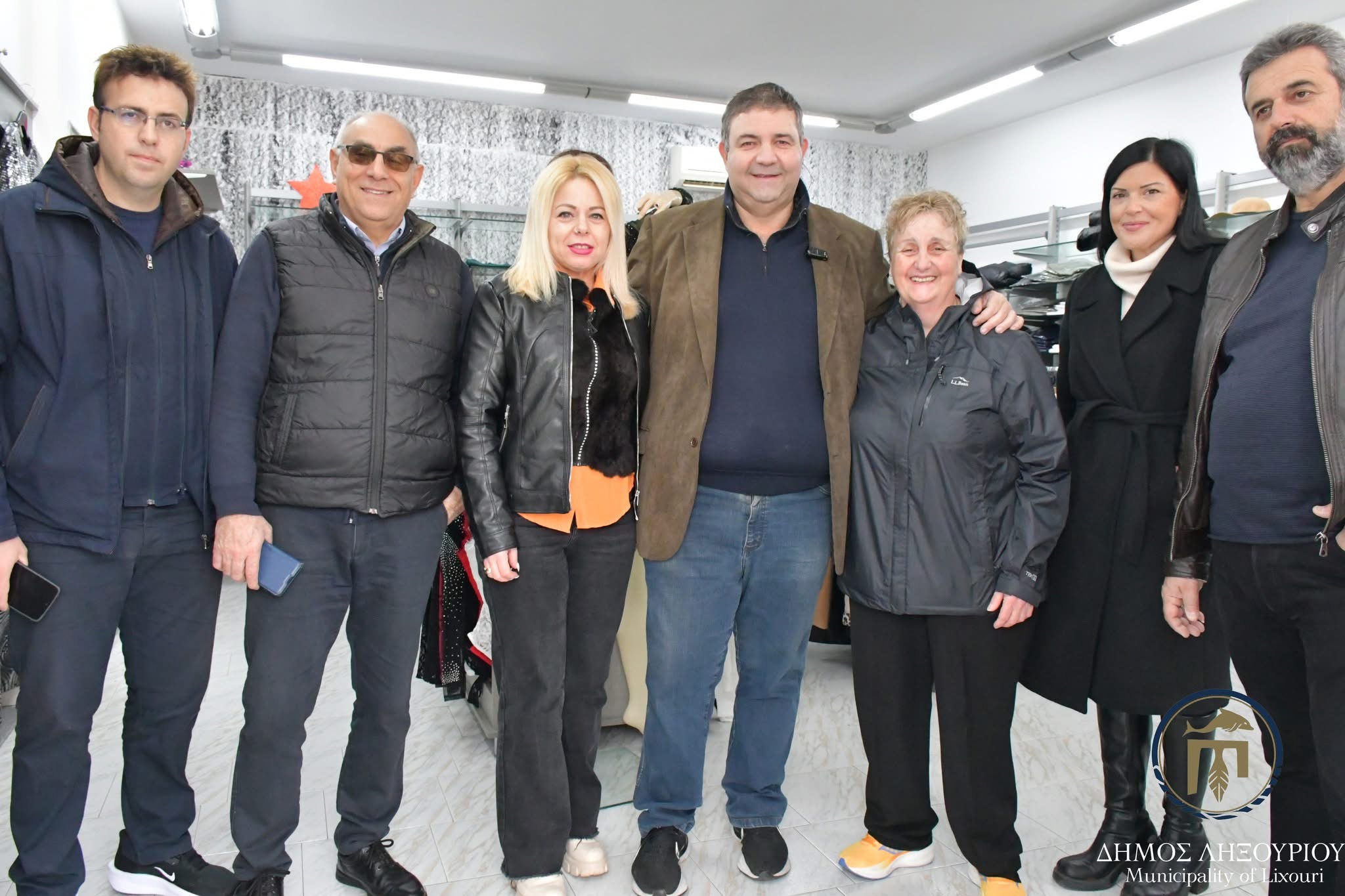 Γιορτινές ευχές από τον Δήμαρχο Ληξουρίου στα εμπορικά καταστήματα [εικόνες]