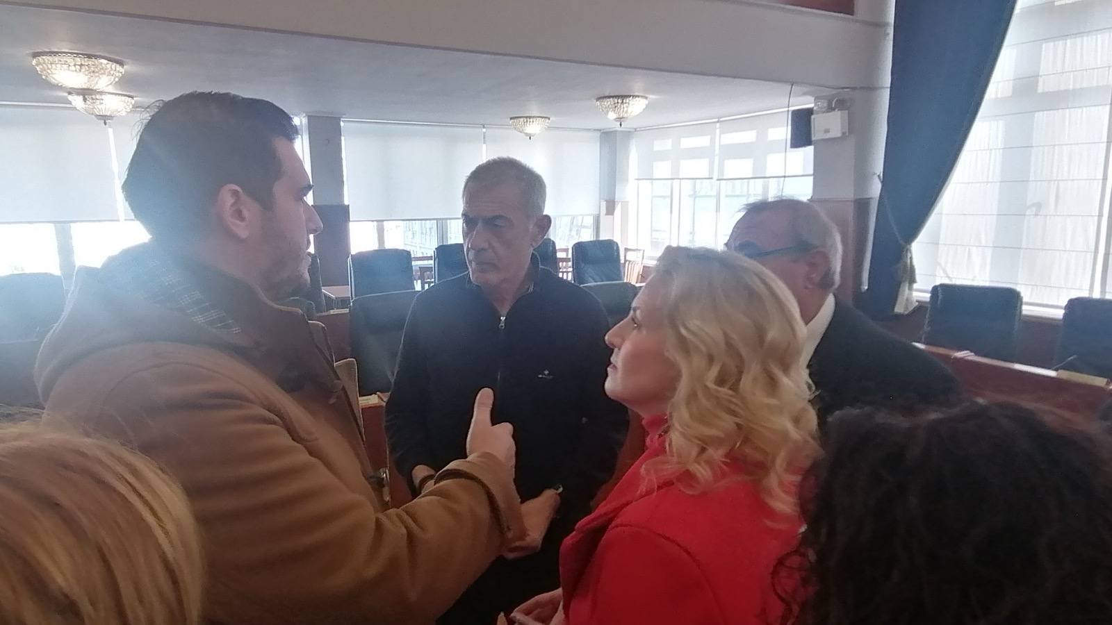 Γιορτινές μελωδίες από τη Χορωδία της Αδελφότητας στον Δήμο Πειραιά