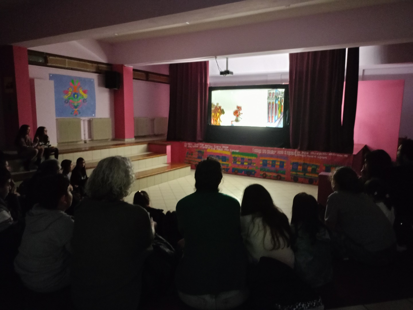 Ο «Καραγκιόζης Ειρηνιστής» στο 5ο Δημοτικό Αργοστολίου: Ο Σύλλογος Γονέων και Κηδεμόνων στηρίζει την εκπαιδευτική δράση [εικόνες]