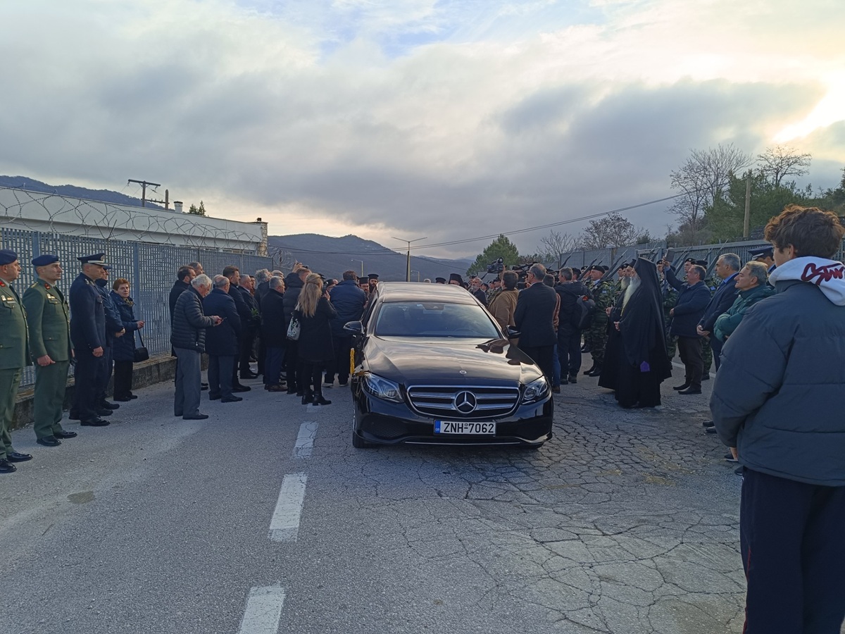 Στην Αλβανία το σκήνωμα του Αρχιεπισκόπου Αναστάσιου: Συγκίνηση, πλήθος κόσμου και τιμές από άγημα του στρατού