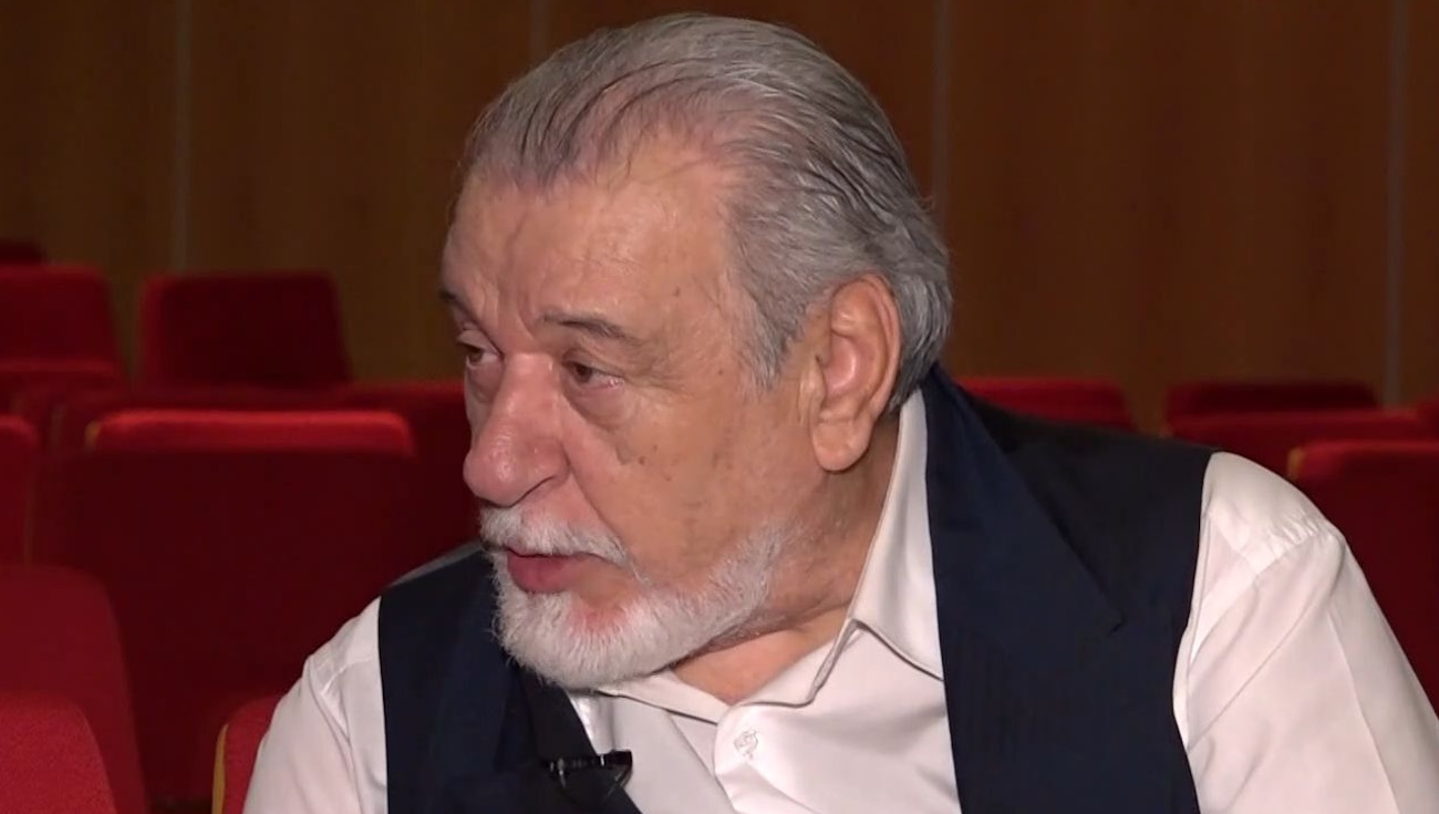 Τάσος Χαλκιάς: «Εγώ δεν βγήκα ποτέ να φωτογραφηθώ με το δασύτριχο στήθος μου, αυτά βγήκαν μέσα από τη δουλειά»