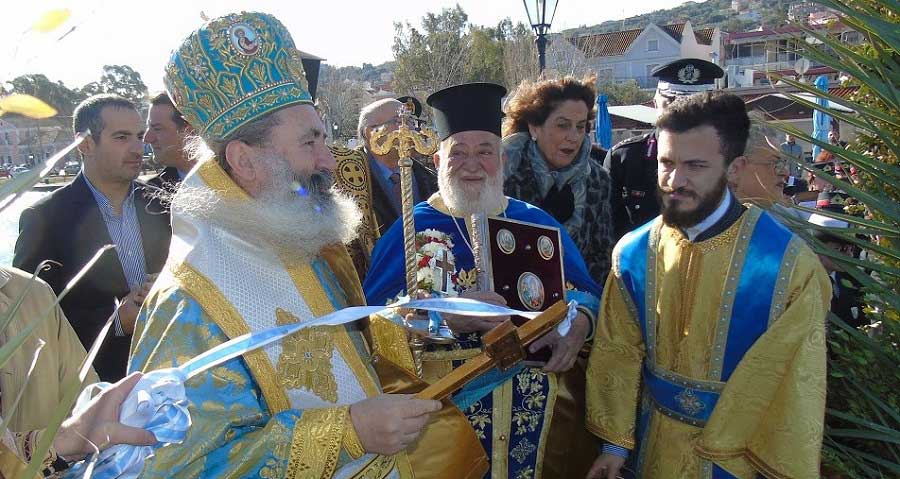Τελετή Αγιασμού των υδάτων και κατάδυσης του Τιμίου Σταυρού