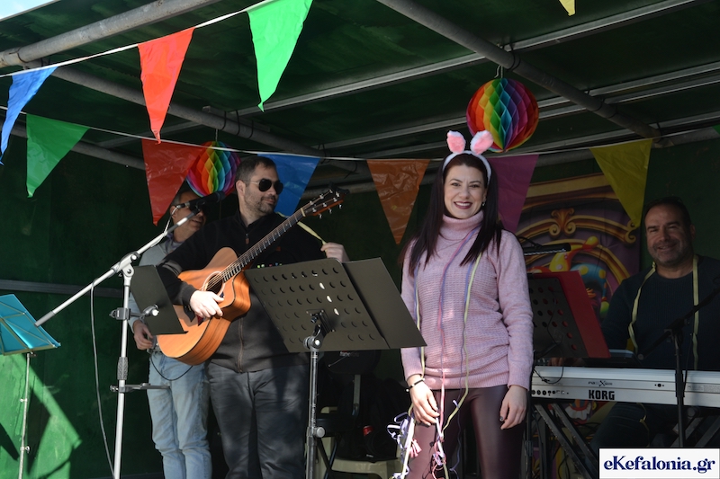 Άνοιξε το Τριώδιο στην Κεφαλονιά με την παραδοσιακή Μάσκαρα στη Λακήθρα [εικόνες +βίντεο]