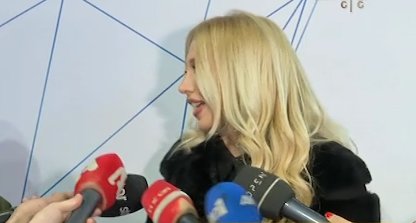 Αντέδρασε η Κωνσταντίνα Σπυροπούλου με την ερώτηση: «Δεν καταλαβαίνω τι μου λες, μη με καις»