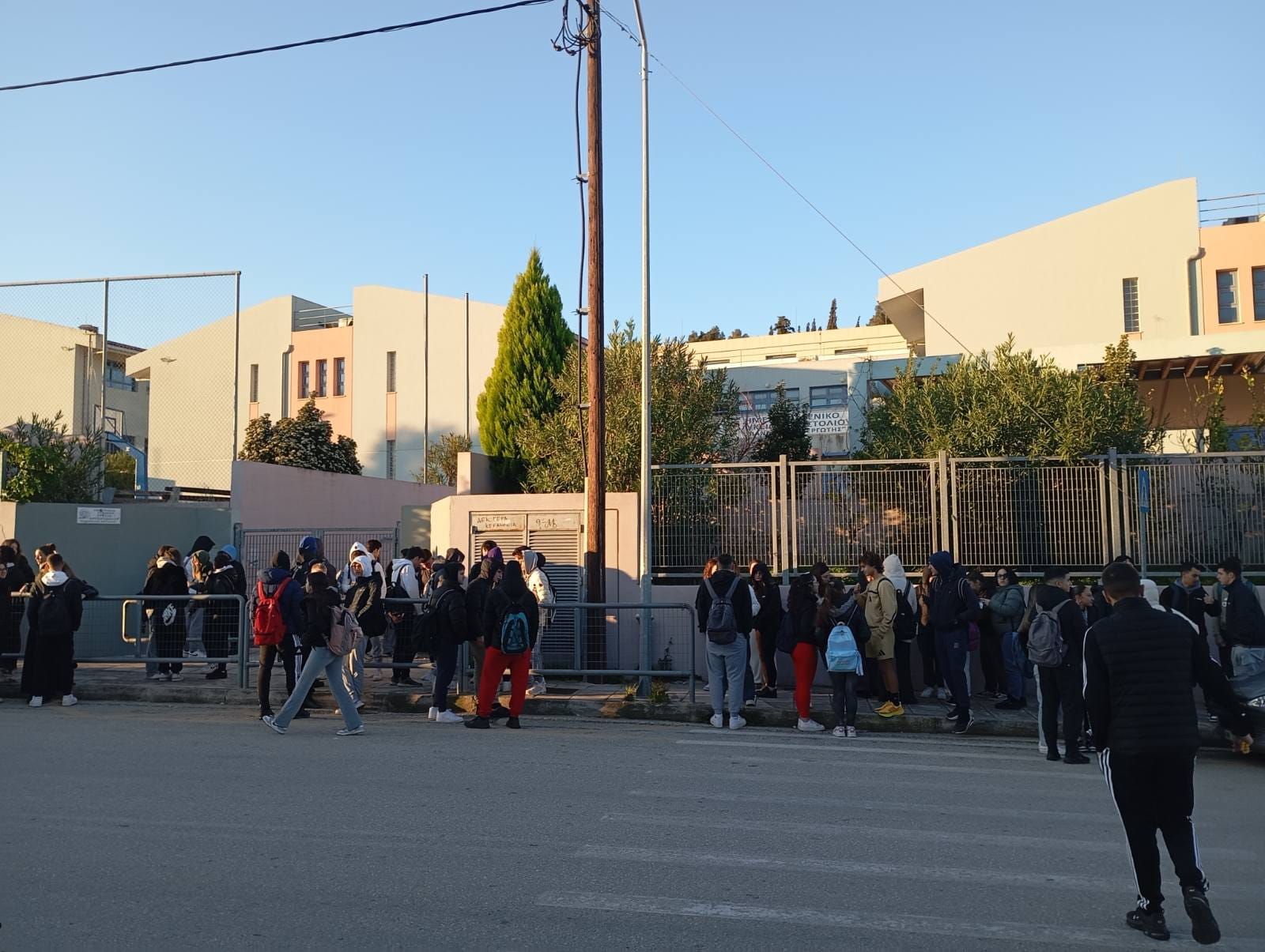 Αποχή από τα μαθήματά κάνουν οι μαθητές στο 2ο λύκειο Αργοστολίου [εικόνες]