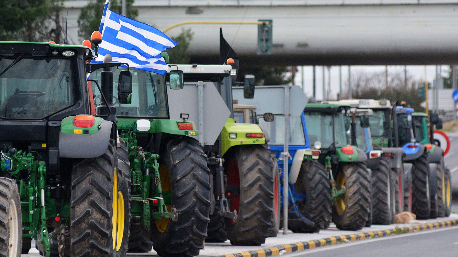 Διευρύνονται οι αγροτικές κινητοποιήσεις – Παράσταση διαμαρτυρίας στην Περιφέρεια Θεσσαλίας