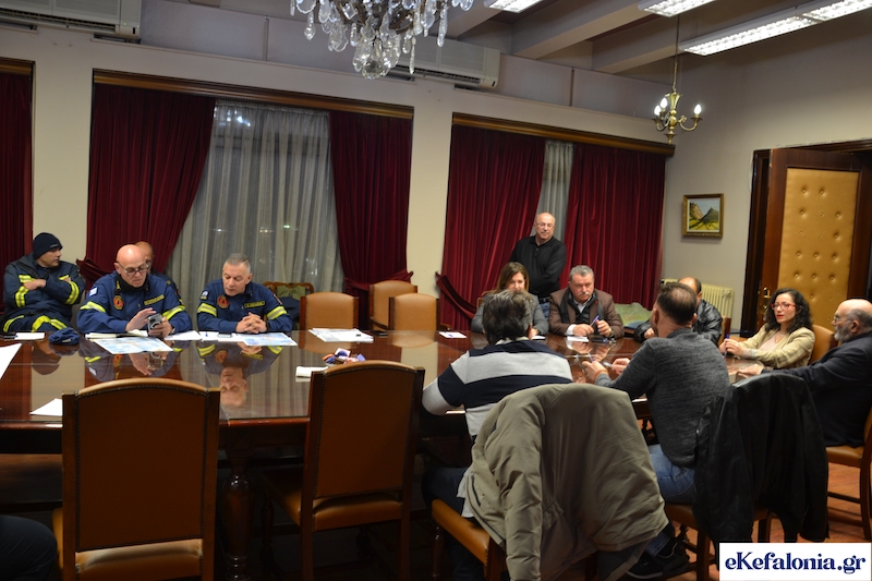 Έκτακτη σύσκεψη Πολιτικής Προστασίας στην Κεφαλονιά: Σε επιφυλακή οι Αρχές για την κακοκαιρία [εικόνες]