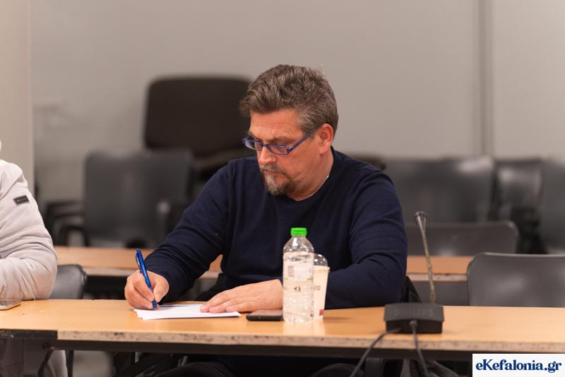 Ένταση στο Δημοτικό Συμβούλιο Αργοστολίου: Σφοδρή αντιπαράθεση Μιχαλάτου  Παπαναστασάτου για το πρόβλημα στάθμευσης [εικόνες +βίντεο]