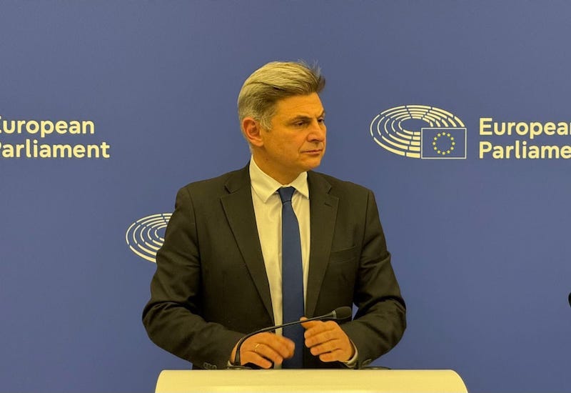Φαραντούρης: Να απαντήσει η κυβέρνηση στις δηλώσεις Ζελένσκυ για την Τουρκία