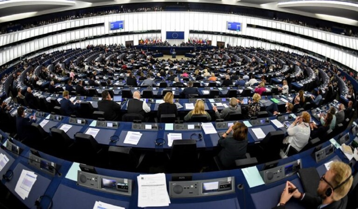 «Η ΕΕ θα απαντήσει με σθένος, εάν στοχοποιηθεί από άδικους δασμούς», προειδοποιεί η Κομισιόν